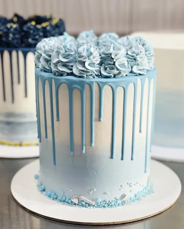 Kue ulang tahun berwarna biru yang cantik