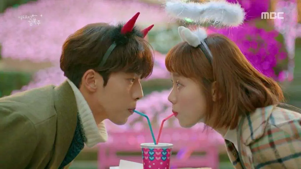 Foto adegan romantis Kim Bok Joo dan Jung Joon Hyung