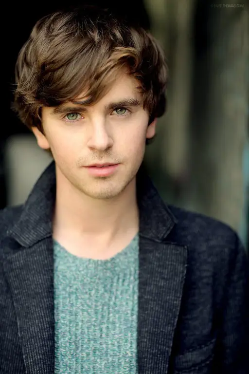 Foto Freddie Highmore sebagai Shaun Murphy dalam serial The Good Doctor