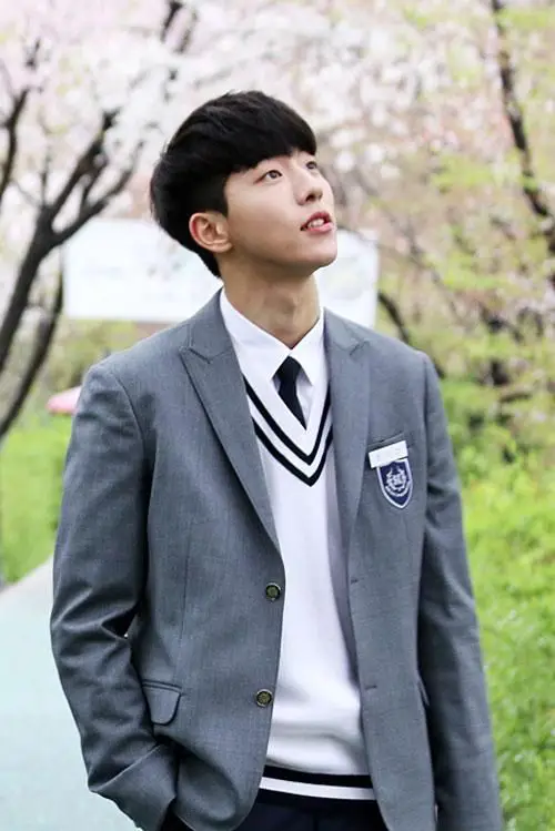 Adegan romantis antara Nam Joo-hyuk dan Kim So-hyun di Who Are You: School 2015