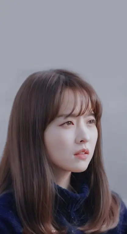 Park Bo Young tersenyum manis