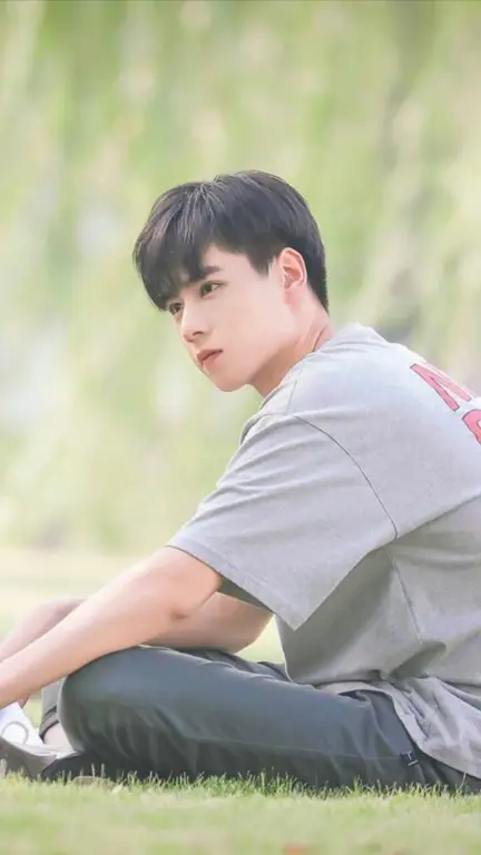 Foto Hu Yitian di balik layar syuting