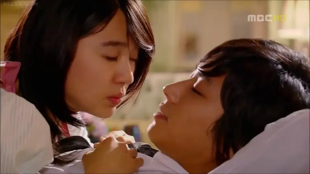 Foto Yoon Eun Hye dan Joo Ji Hoon dalam drama Princess Hours