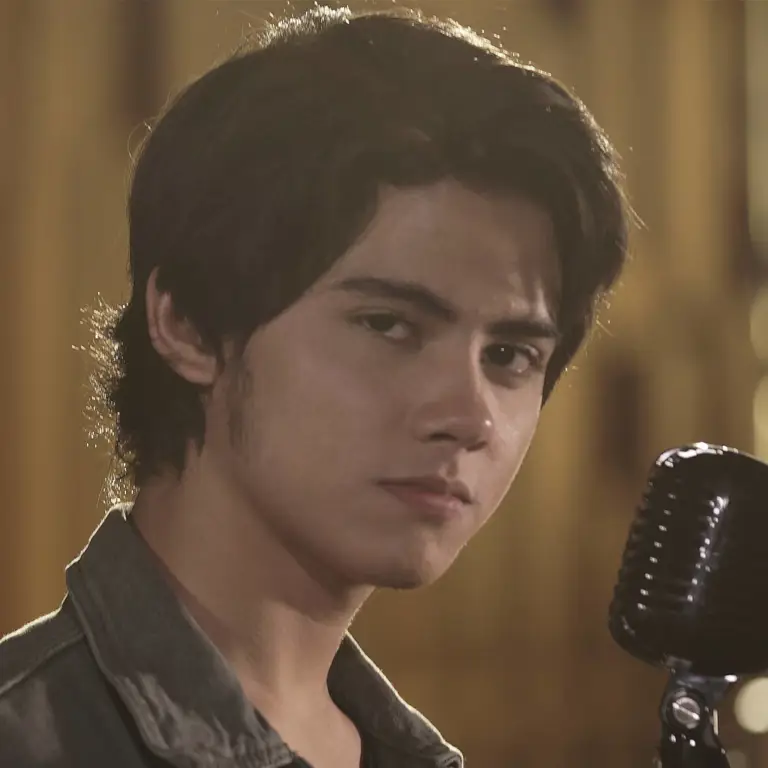 Aliando Syarief di balik layar syuting