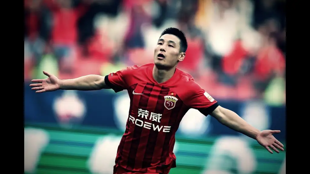 Wu Lei merayakan gol