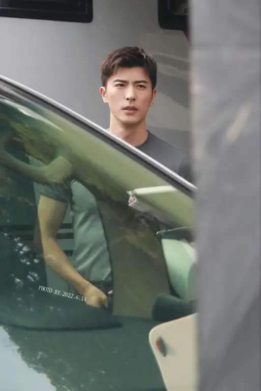 Foto Xu Kai Cheng di balik layar syuting drama