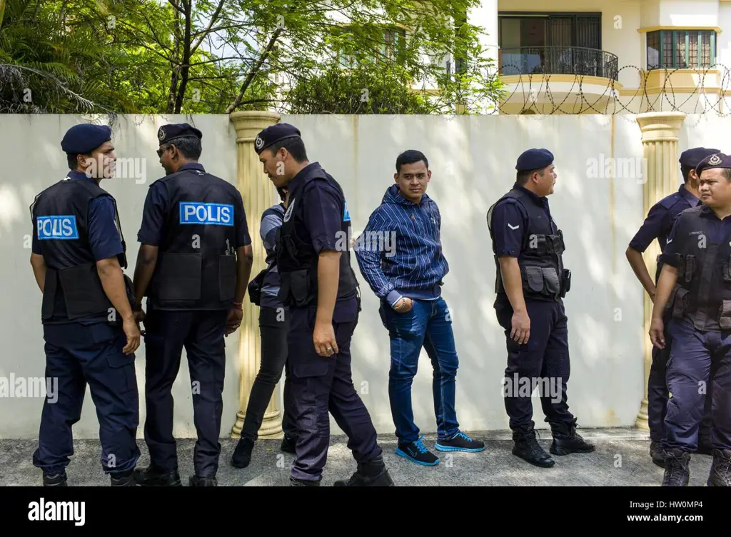 Gambar petugas polisi Malaysia