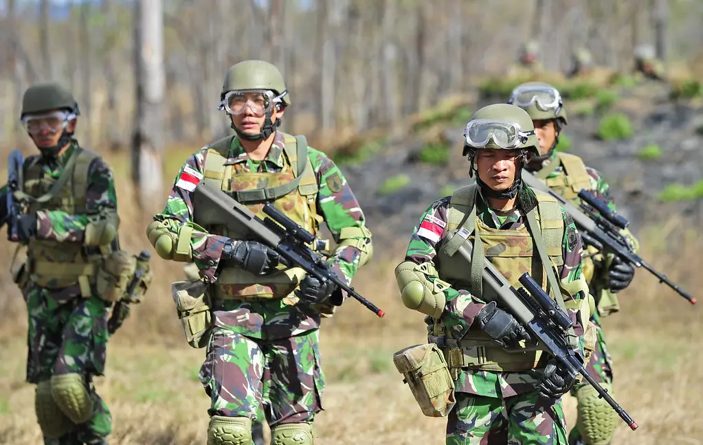 Para tentara Indonesia sedang berlatih