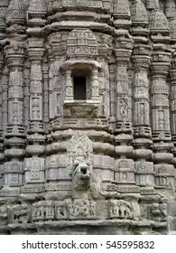 Arsitektur candi kuno yang megah