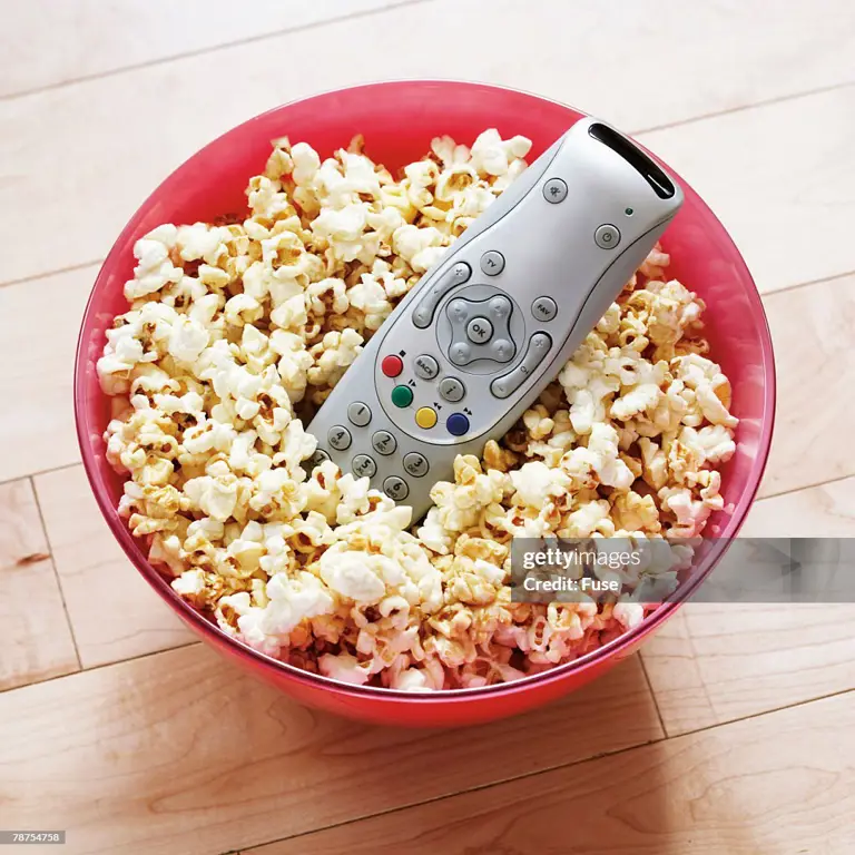 Popcorn dan remote TV