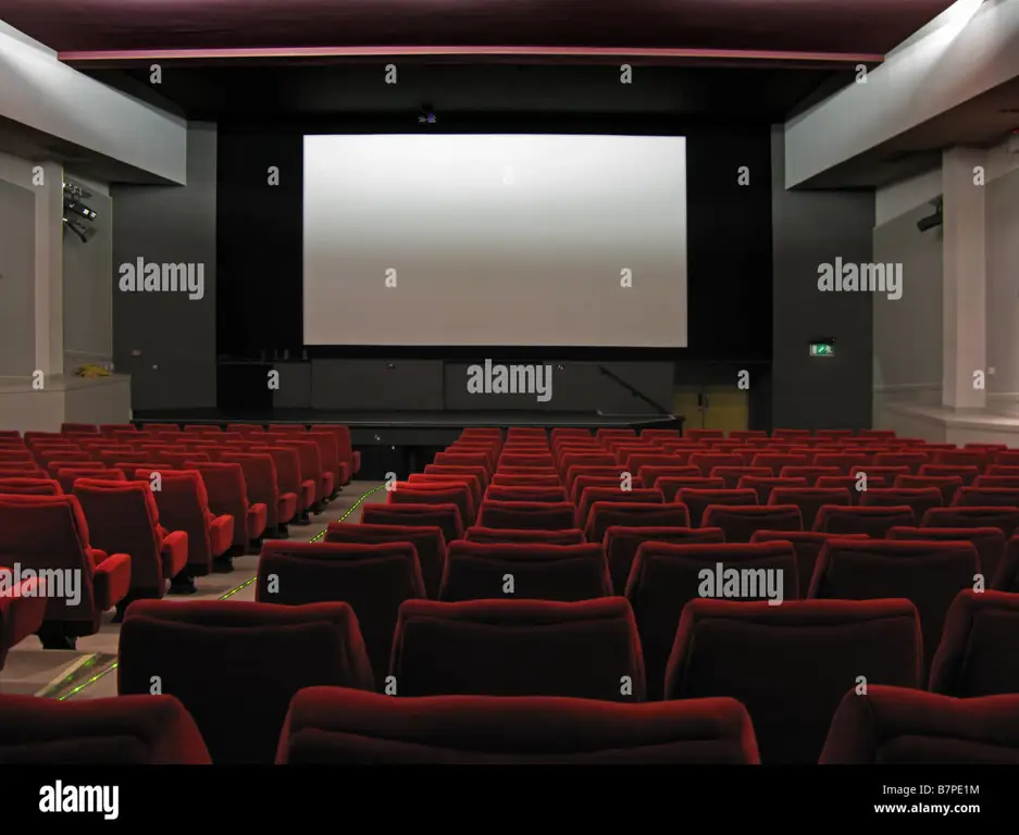 Suasana nyaman di dalam bioskop