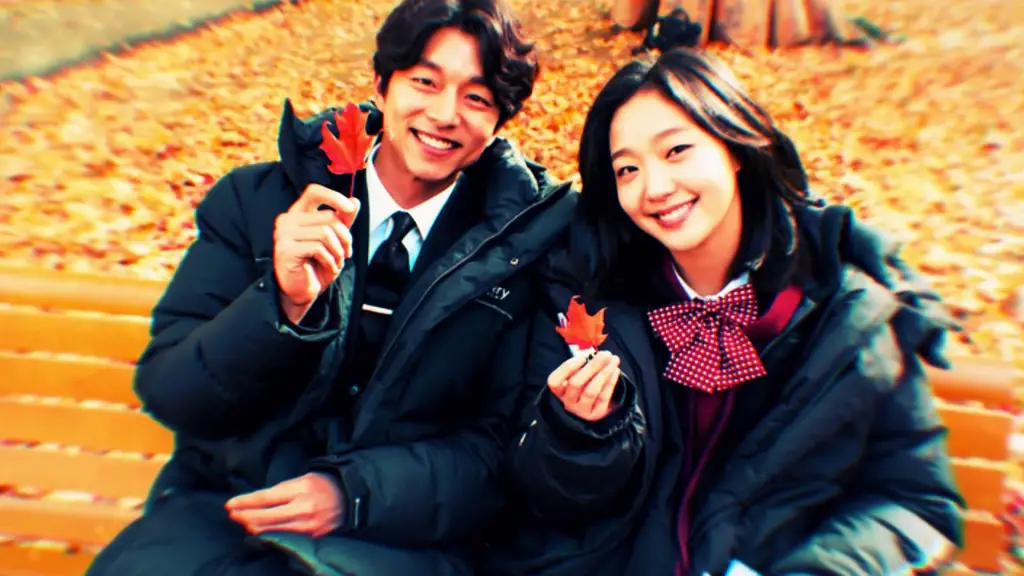 Gong Yoo dan Kim Go Eun dalam adegan romantis Goblin