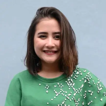 Prilly Latuconsina di balik layar