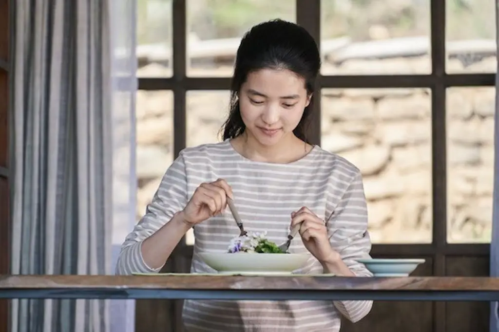 Adegan memasak di film Little Forest