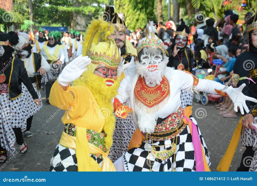 Gambar yang menggambarkan budaya Jawa