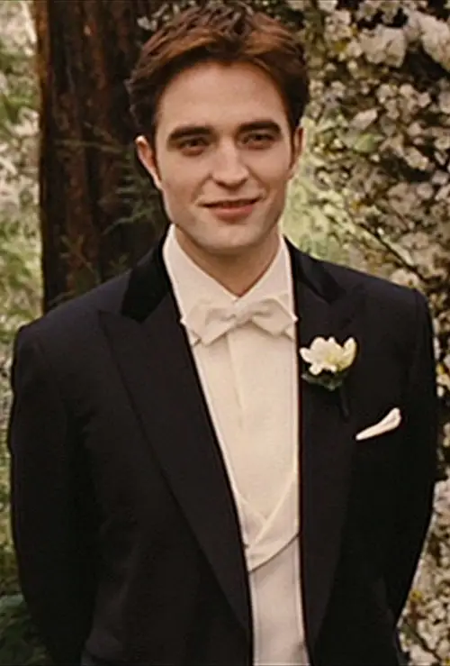 Robert Pattinson sebagai Edward Cullen