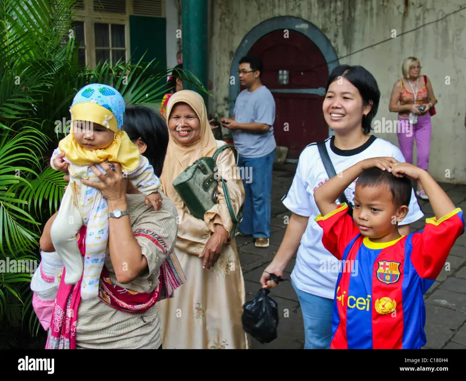 Sebuah keluarga Indonesia yang bahagia