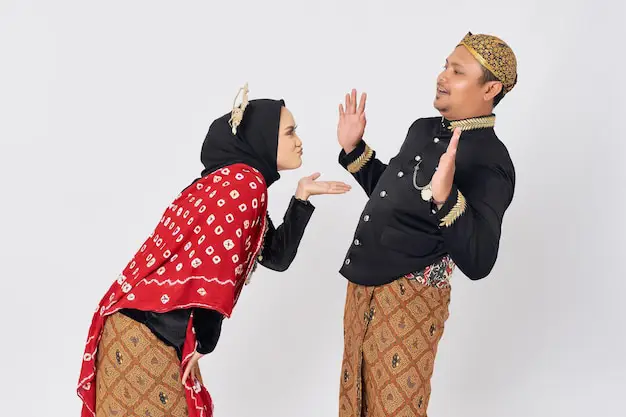 Pasangan pengantin Indonesia yang bahagia