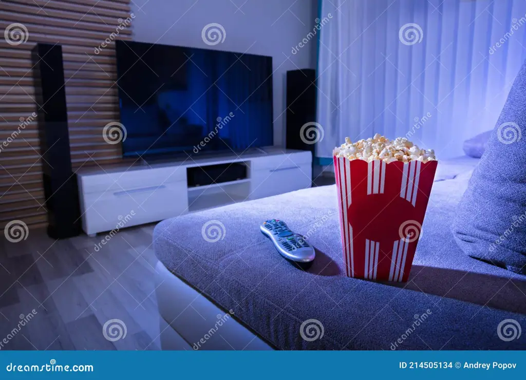 Popcorn dan remot TV