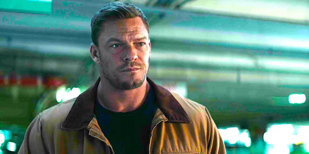 Foto Alan Ritchson sebagai Jack Reacher dalam serial Amazon Prime