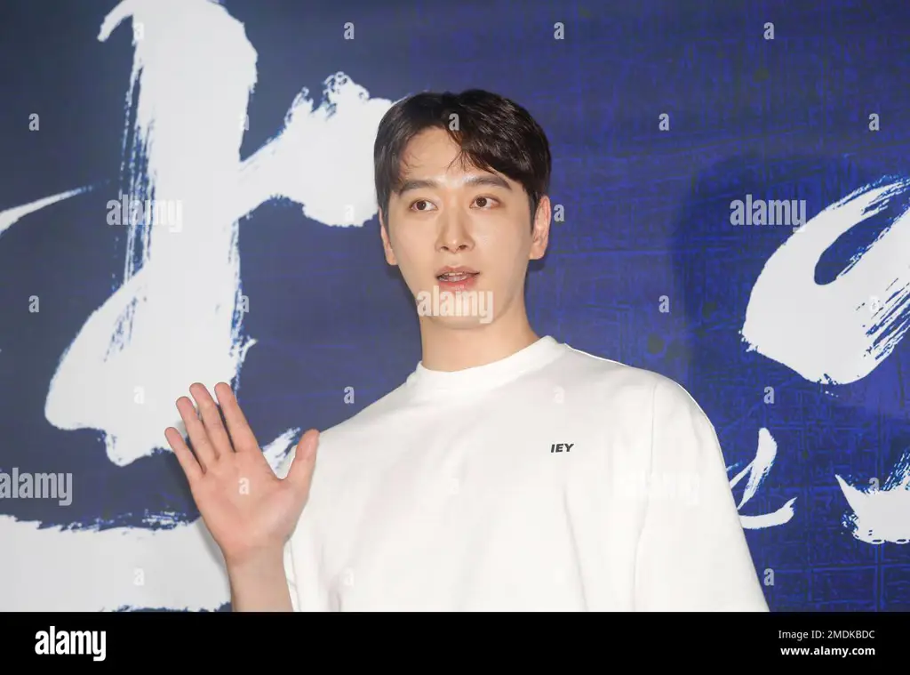 Foto-foto Chansung saat menerima penghargaan