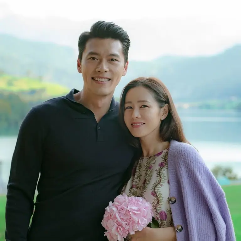 Foto Hyun Bin dan Son Ye Jin dalam Crash Landing on You