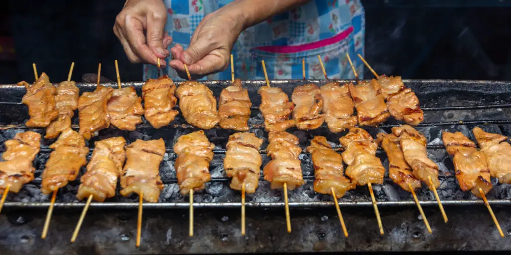 Gambar makanan jalanan Thailand yang lezat